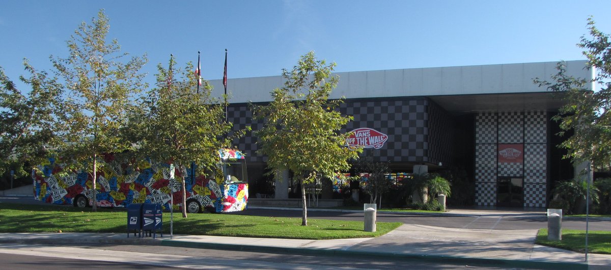Cypress, CA - Archivo:Vans-hq-01.jpg - Wikipedia, la enciclopedia libre